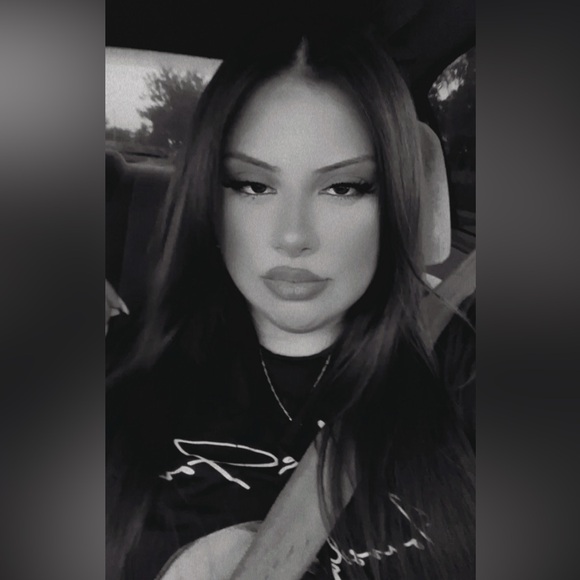 Meet your Posher, Alexandra - Picture 1 of 1